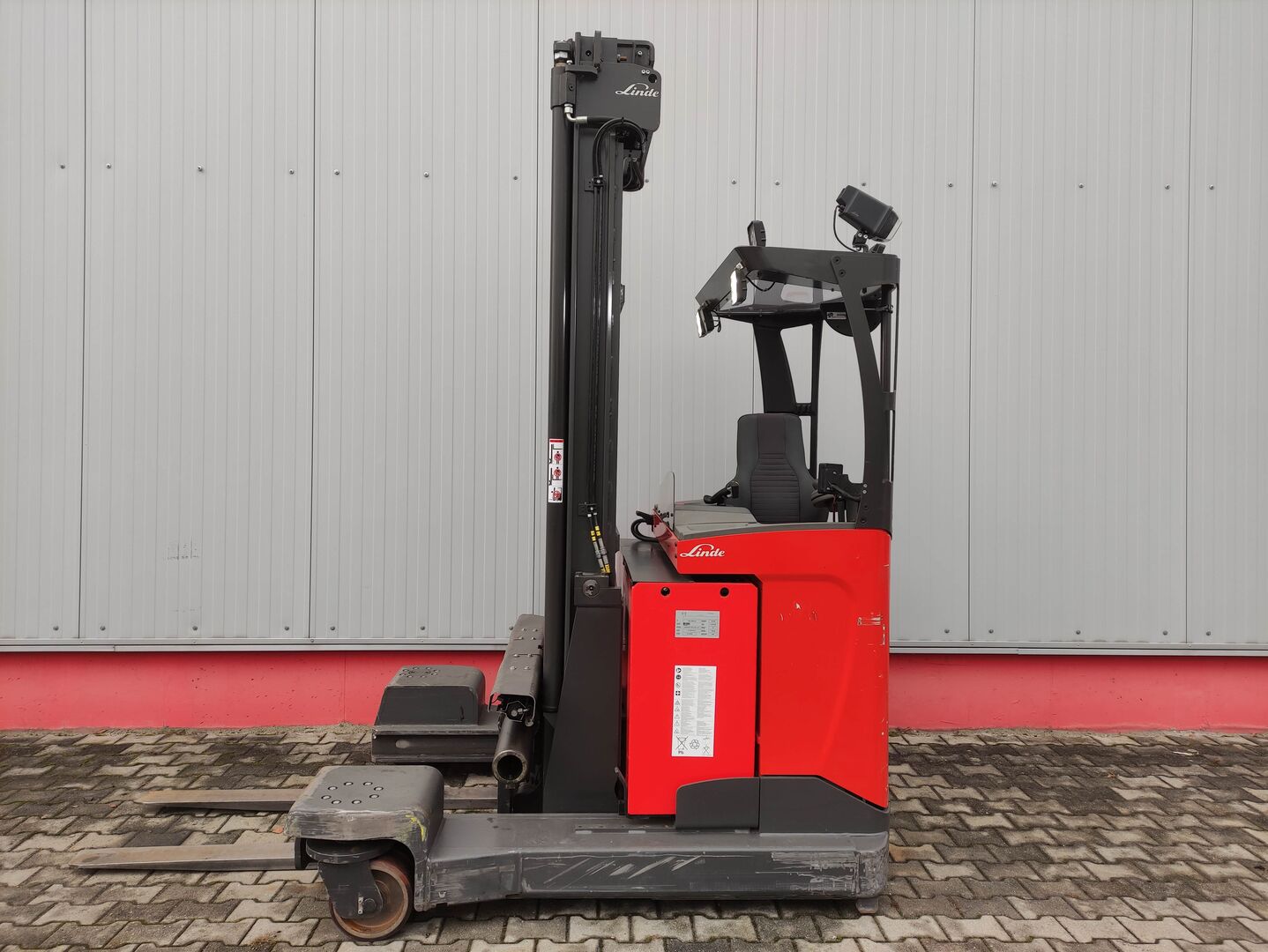 Linde R25f Linde Schubmaststapler R25F (UFW250TFVRF635) Elektro kaufen o. mieten