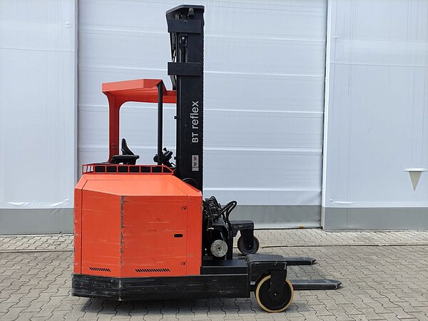  - Toyota Elektro Vierwege Schubmaststapler FRE270 (Vulkollan NEU) Triplex