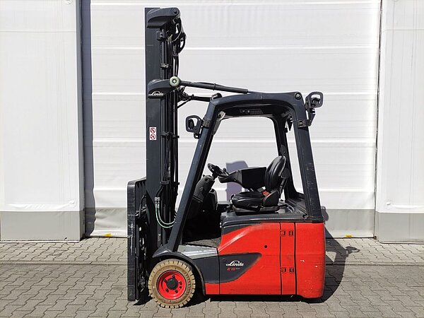  - Linde Elektro Elektro 3 Rad-Stapler E15-02 / 386 Triplex