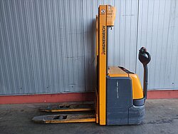  - Jungheinrich Hochhubwagen EJC212 Elektro Triplex