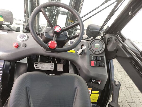 Manitou Diesel Geländestapler Front-Geländestapler-Allrad / MC30-4DKST5S1 Triplex - Manitou Diesel Geländestapler Front-Geländestapler-Allrad / MC30-4DKST5S1 Triplex