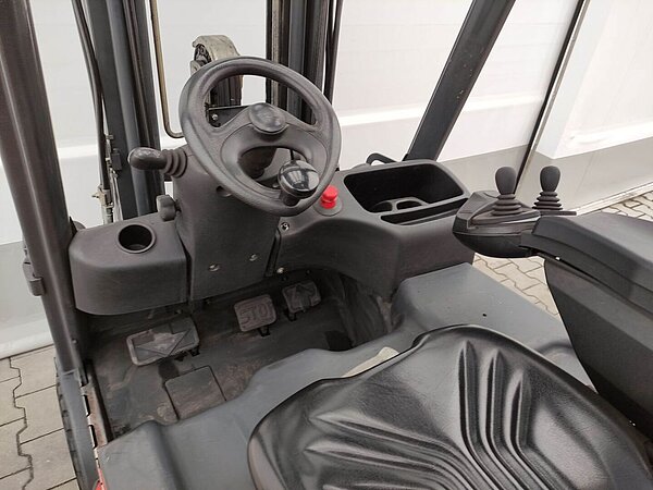  - Linde Elektro Elektro 4 Rad-Stapler E16P-01-386 Standard