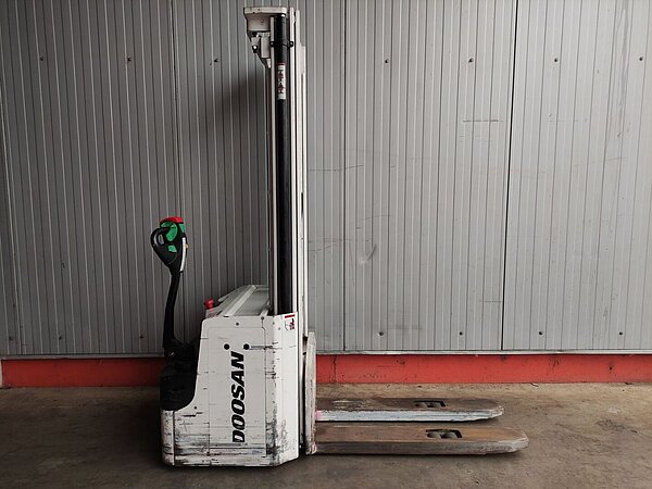 Doosan Elektro Hochhubwagen LEDS 20 Triplex - Doosan Elektro Hochhubwagen LEDS 20 Triplex