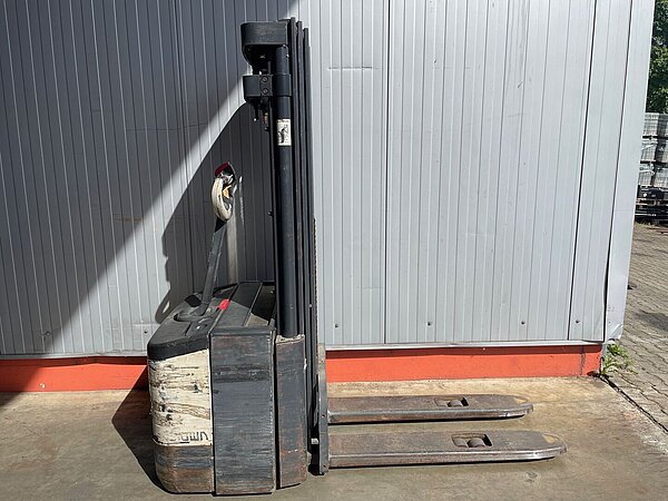  - Crown Elektro Hochhubwagen WE2300 1.6 TT Triplex