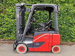  - Linde Elektro 4 Rad-Stapler E16PH-02-386-EVO Elektro Triplex