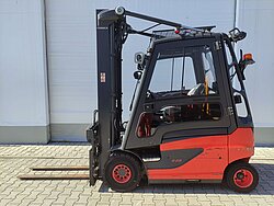  - Linde Elektro 4 Rad-Stapler E25-01/387 Elektro Triplex