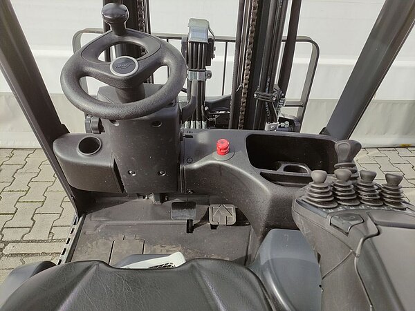 - Linde Elektro Elektro 4 Rad-Stapler E16P-02/386 EVO Triplex