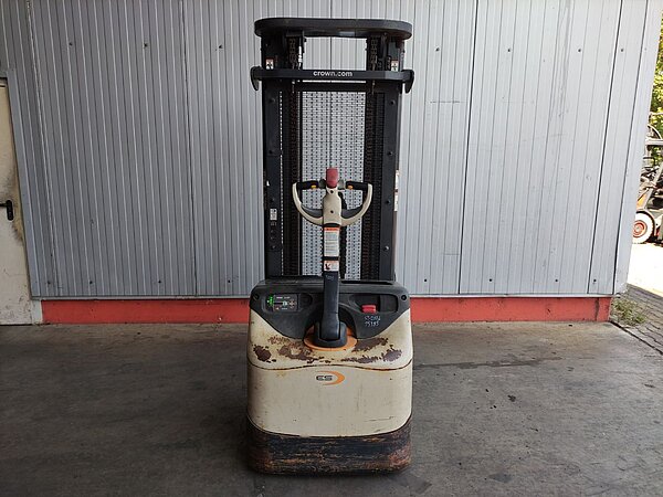 Crown Elektro Hochhubwagen ES 4000 1.6TT Triplex - Crown Elektro Hochhubwagen ES 4000 1.6TT Triplex