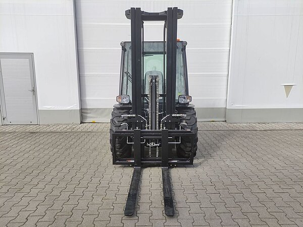 Manitou Diesel Geländestapler Front-Geländestapler-Allrad / MC30-4DKST5S1 Triplex - Manitou Diesel Geländestapler Front-Geländestapler-Allrad / MC30-4DKST5S1 Triplex