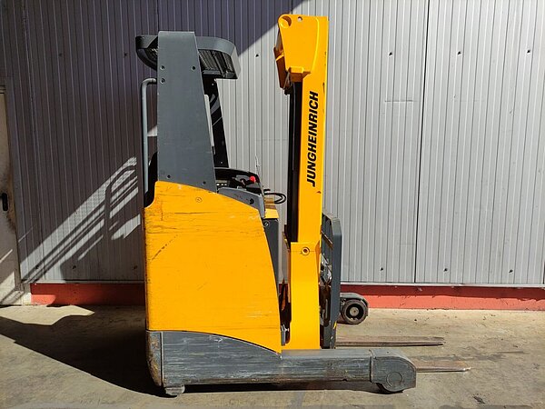 Jungheinrich Elektro Schubmaststapler ETV 112 Triplex - Jungheinrich Elektro Schubmaststapler ETV 112 Triplex
