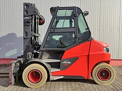  - Linde Elektro 4 Rad-Stapler E80-01-127 Elektro Triplex
