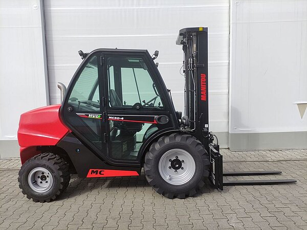 Manitou Diesel Geländestapler Front-Geländestapler-Allrad / MC30-4DKST5S1 Triplex - Manitou Diesel Geländestapler Front-Geländestapler-Allrad / MC30-4DKST5S1 Triplex