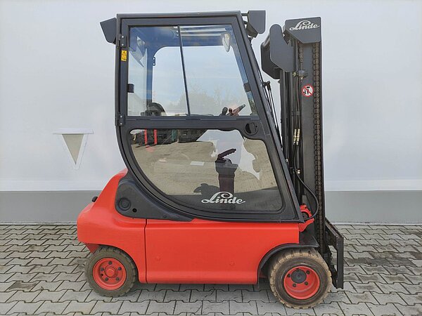  - Linde Elektro Elektro 4 Rad-Stapler E20-335 Standard