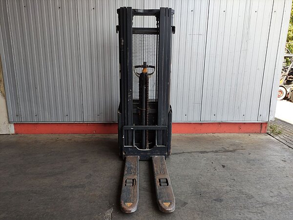 Crown Elektro Hochhubwagen ES 4000 1.6TT Triplex - Crown Elektro Hochhubwagen ES 4000 1.6TT Triplex
