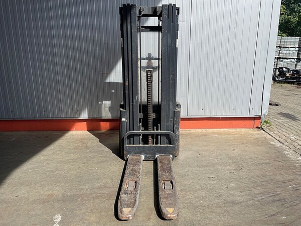  - Crown Elektro Hochhubwagen WE2300 1.6 TT Triplex