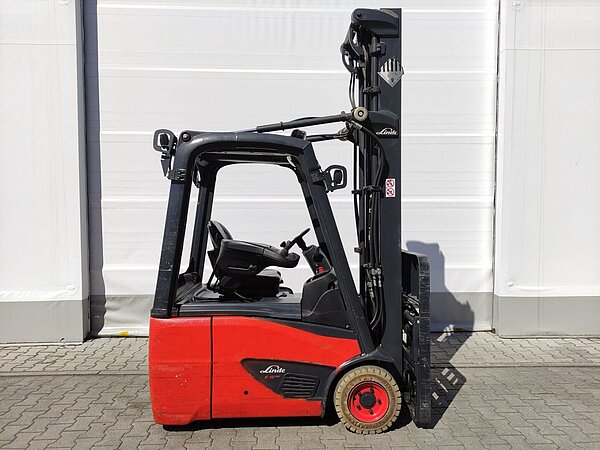  - Linde Elektro Elektro 3 Rad-Stapler E15-02 / 386 Triplex