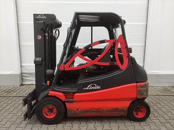  - Linde Elektro Elektro 4 Rad-Stapler E25/03-336 Triplex