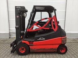  - Linde Elektro 4 Rad-Stapler E25/03-336 Elektro Triplex