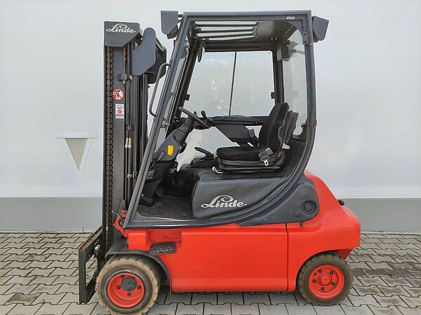  - Linde Elektro Elektro 4 Rad-Stapler E20-335 Standard