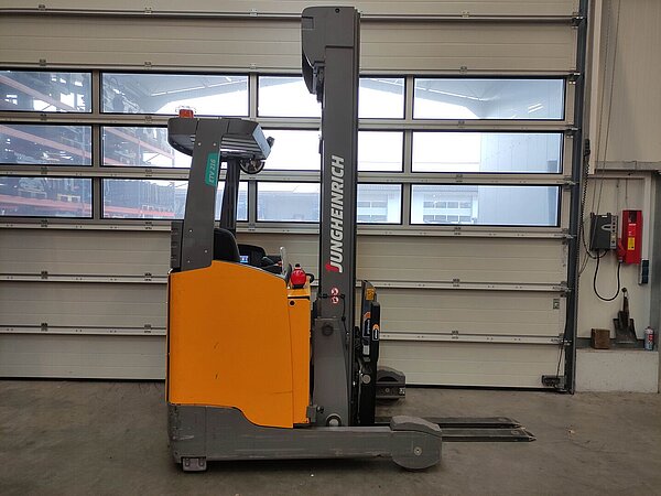Jungheinrich Elektro Schubmaststapler ETV 216 Triplex - Jungheinrich Elektro Schubmaststapler ETV 216 Triplex