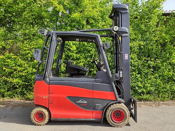 Linde Elektro Elektro 4 Rad-Stapler E30HL-01/600-387 Triplex - Linde Elektro Elektro 4 Rad-Stapler E30HL-01/600-387 Triplex