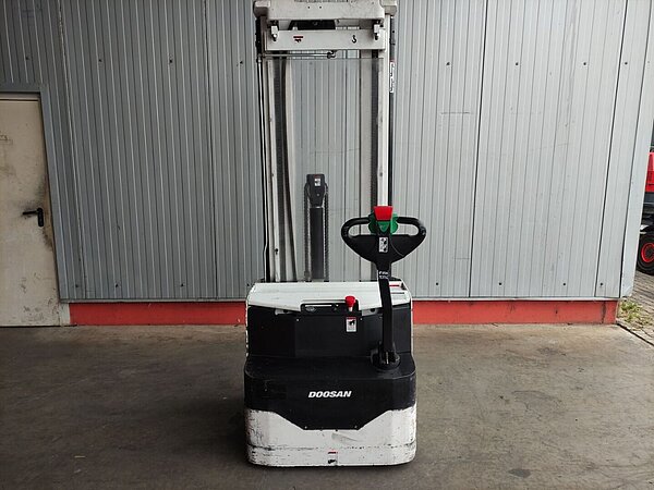 Doosan Elektro Hochhubwagen LEDS 20 Triplex - Doosan Elektro Hochhubwagen LEDS 20 Triplex