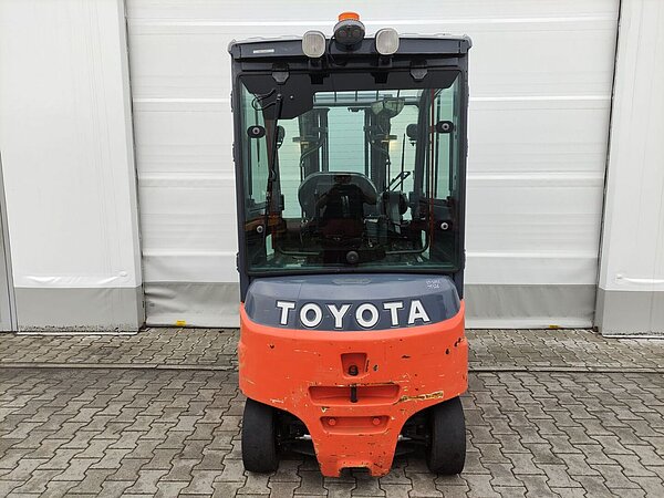 Toyota Elektro Elektro 4 Rad-Stapler 8FBMKT25 Triplex - Toyota Elektro Elektro 4 Rad-Stapler 8FBMKT25 Triplex
