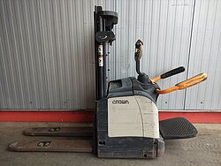  - Crown Hochhubwagen ET4000 1.2TL (Doppelstock) Elektro Standard
