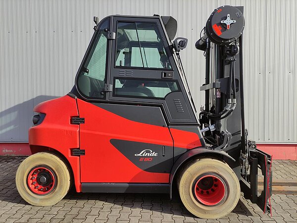 Linde Elektro Elektro 4 Rad-Stapler E80-01-127 Triplex - Linde Elektro Elektro 4 Rad-Stapler E80-01-127 Triplex
