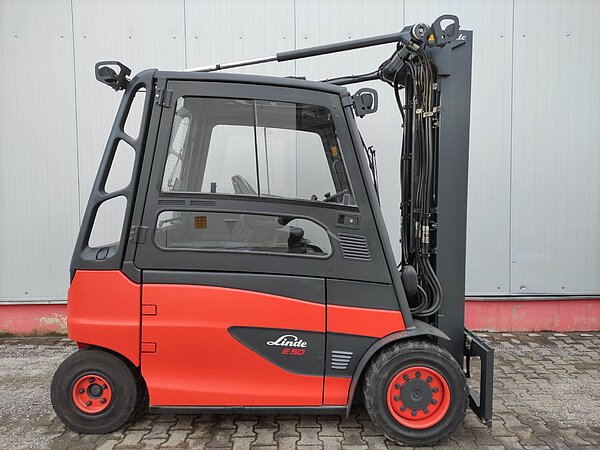Linde Elektro Elektro 4 Rad-Stapler E50HL-01-388 Triplex - Linde Elektro Elektro 4 Rad-Stapler E50HL-01-388 Triplex