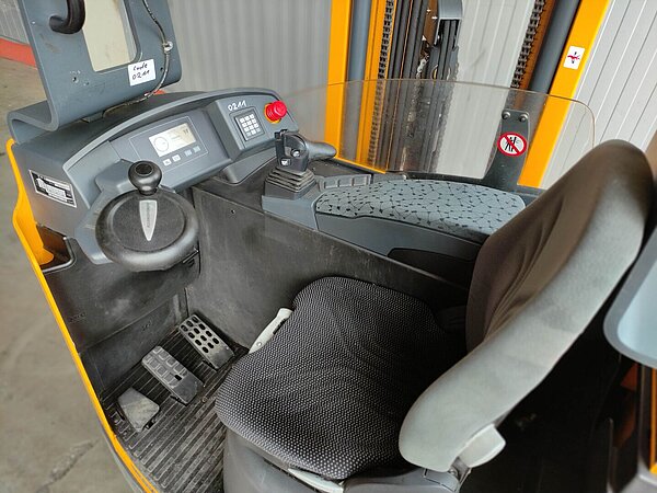Jungheinrich Elektro Schmalgangstapler ETV 116 Triplex - Jungheinrich Elektro Schmalgangstapler ETV 116 Triplex