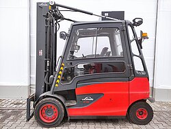  - Linde Elektro 4 Rad-Stapler E45HL-01-/600-388 Elektro Triplex