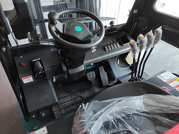 Baoli Elektro Elektro 4 Rad-Stapler KBE30 Triplex - Baoli Elektro Elektro 4 Rad-Stapler KBE30 Triplex