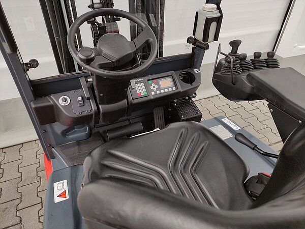  - Toyota Elektro Elektro 3 Rad-Stapler 8FBET16 Triplex