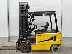  - Hyundai Elektro 4 Rad-Stapler 32B-9 Elektro Quattro-Vollfre