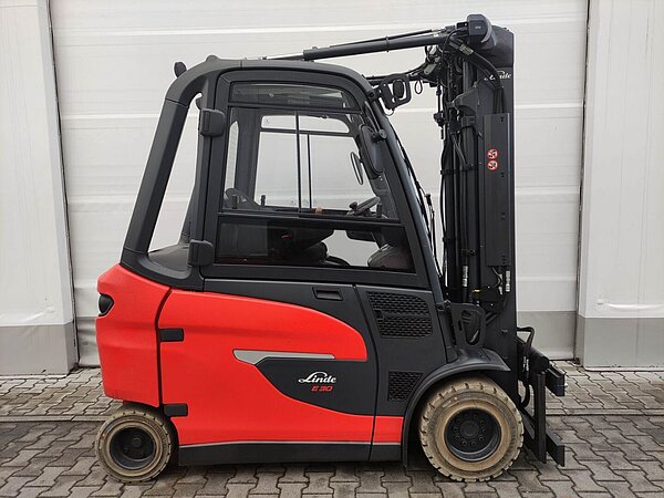  - Linde Elektro Elektro 4 Rad-Stapler E30HL-01/600 Triplex