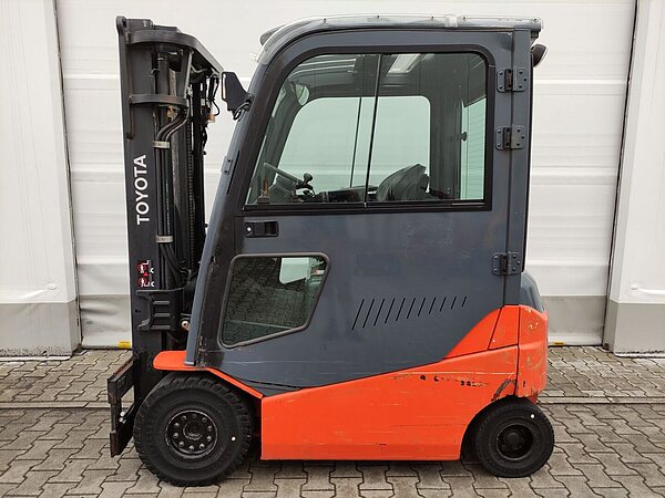 Elektro Elektro 4 Rad-Stapler 8FBMKT25 Triplex - Toyota Elektro Elektro 4 Rad-Stapler 8FBMKT25 Triplex